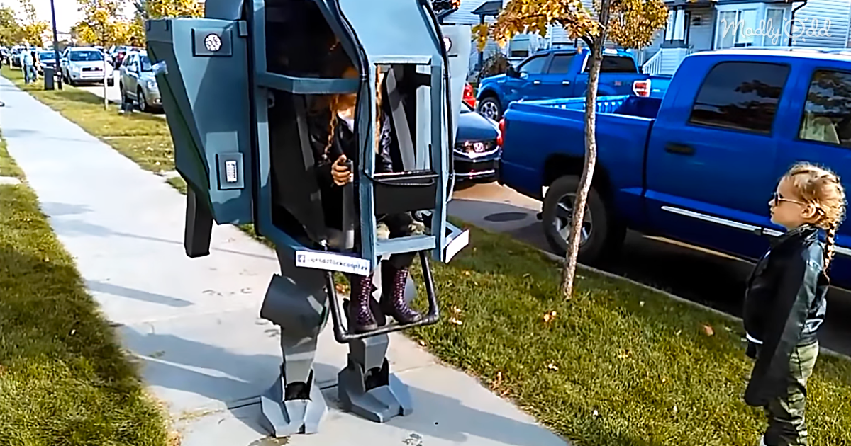 Dad Takes Father-Daughter Cosplay To A Whole New Level With Epic Mech Build