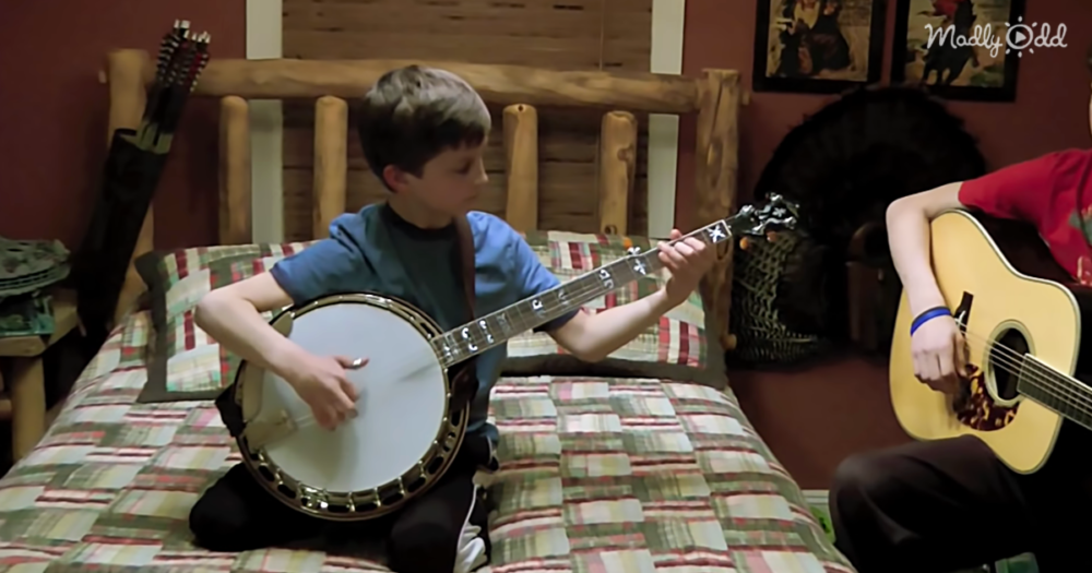 &lsquo;Dueling Banjos&rsquo; by Sleepy Man Banjo Boys