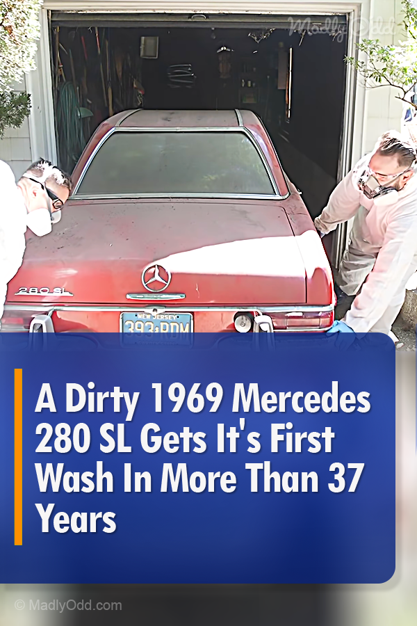 A Dirty 1969 Mercedes 280 SL Gets It\'s First Wash In More Than 37 Years