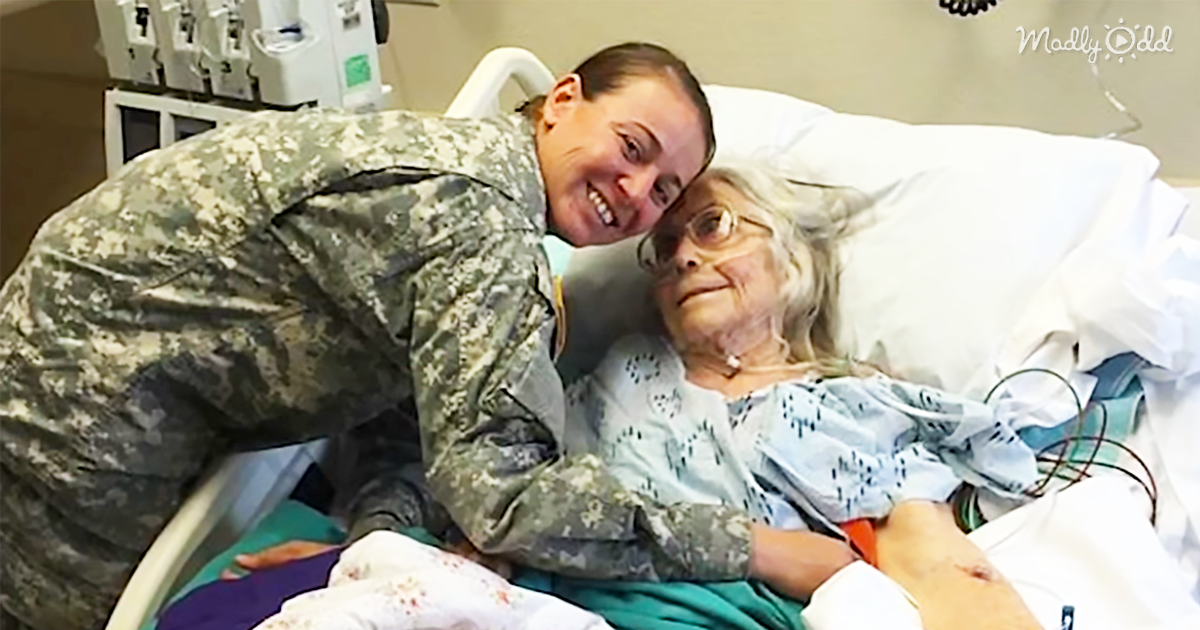 21431-OG3-Beautiful-Hug-Lady-Has-Farewelled-Soldiers-For-Years-And-Now-Its-The-Soldiers-Going-To-See-Her