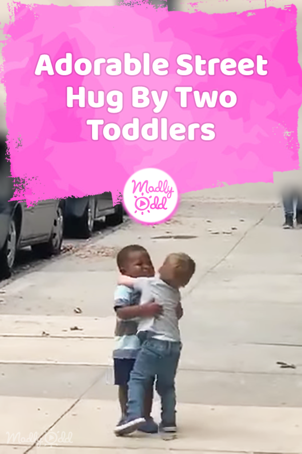 Adorable Street Hug By Two Toddlers