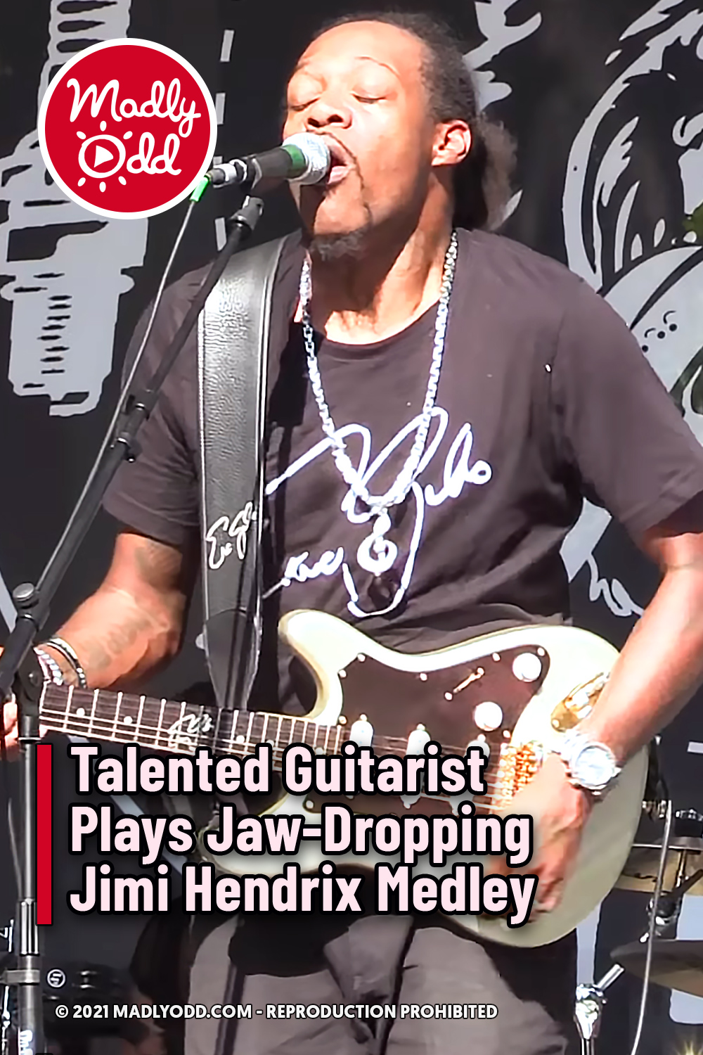 Talented Guitarist Plays Jaw-Dropping Jimi Hendrix Medley