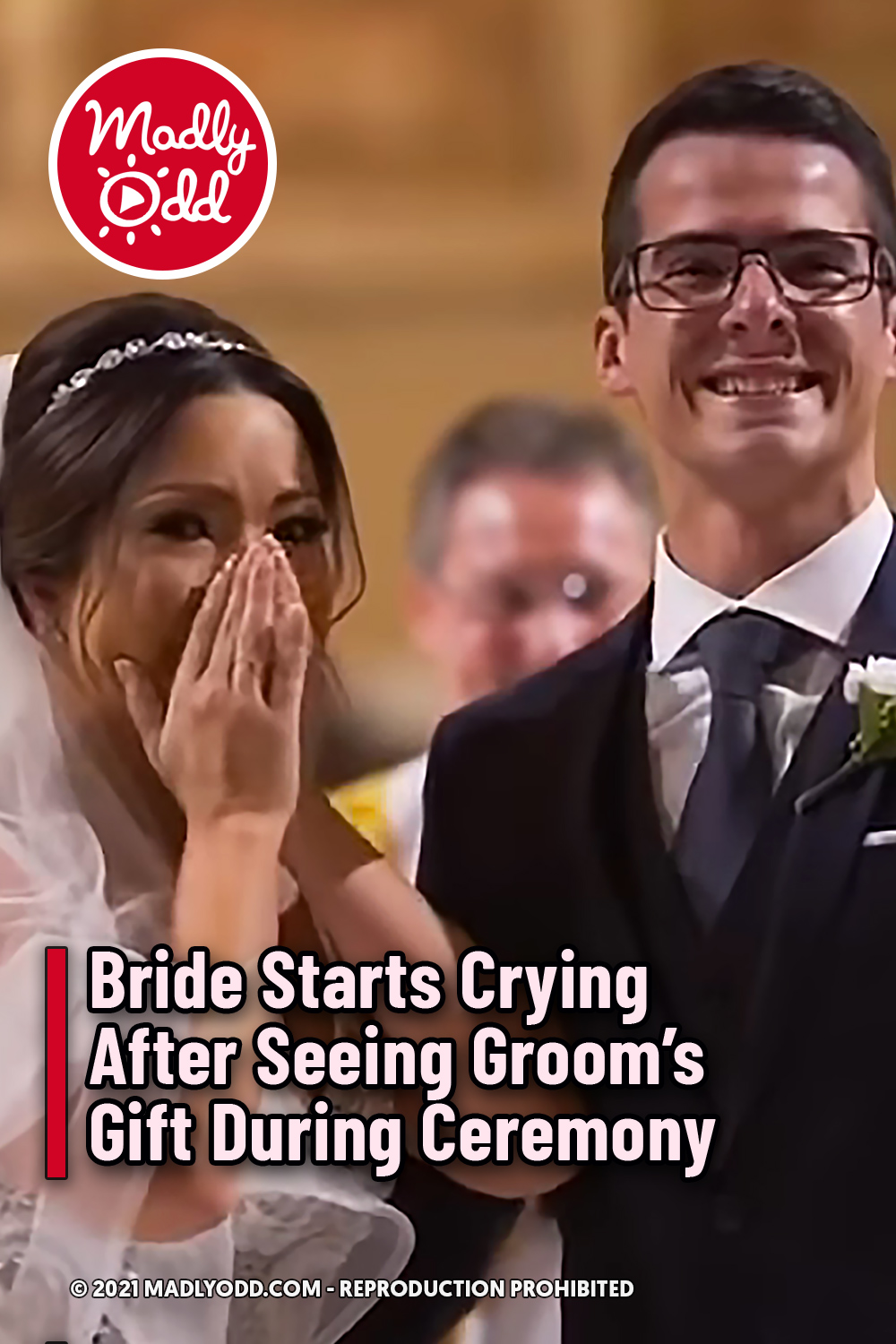 Bride Starts Crying After Seeing Groom’s Gift During Ceremony