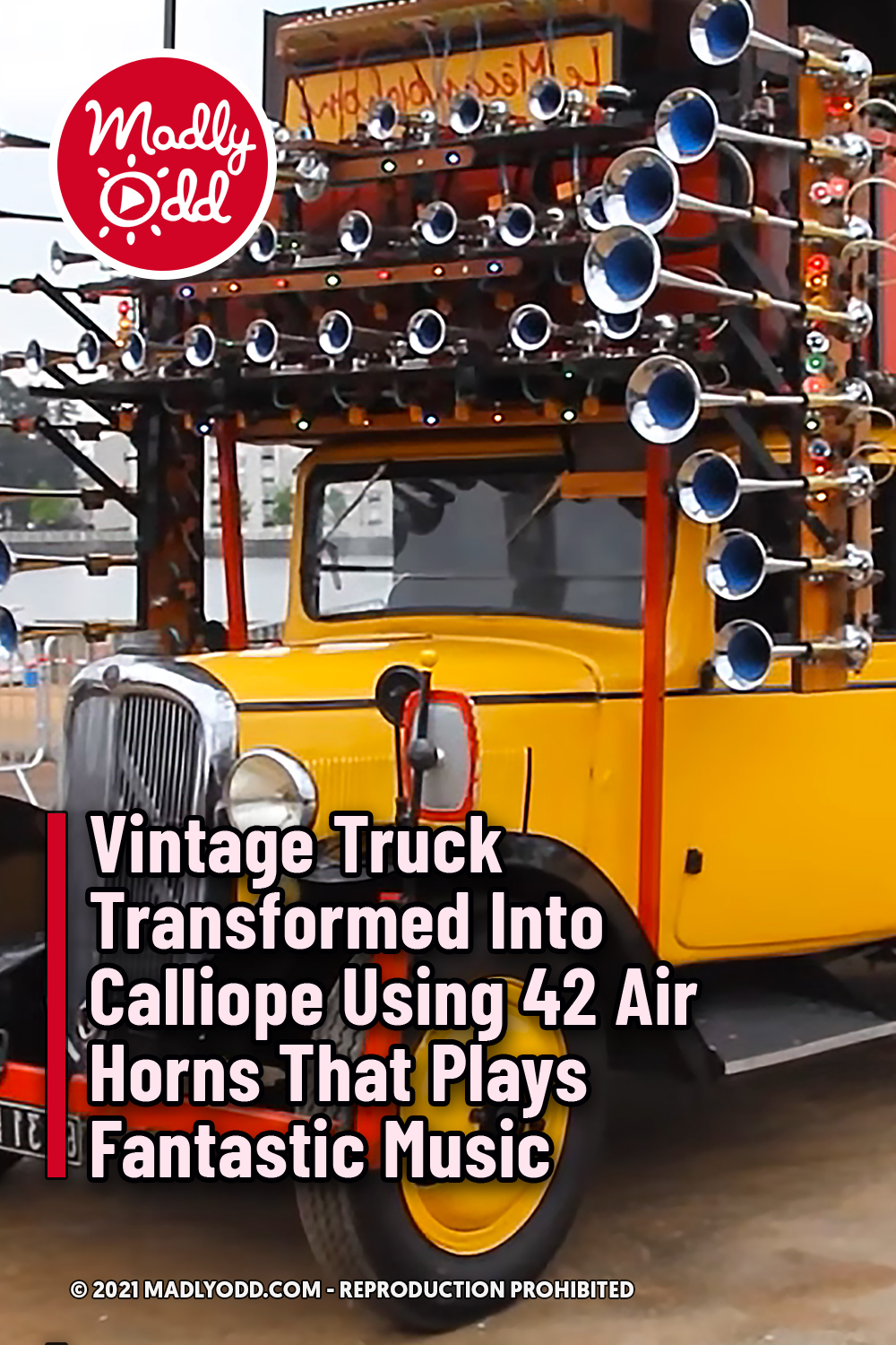 Vintage Truck Transformed Into Calliope Using 42 Air Horns That Plays Fantastic Music