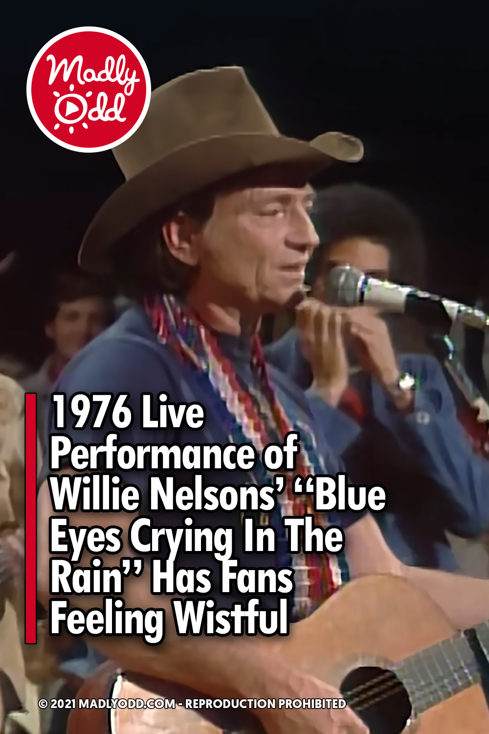 1976 Live Performance of Willie Nelsons’ “Blue Eyes Crying In The Rain” Has Fans Feeling Wistful