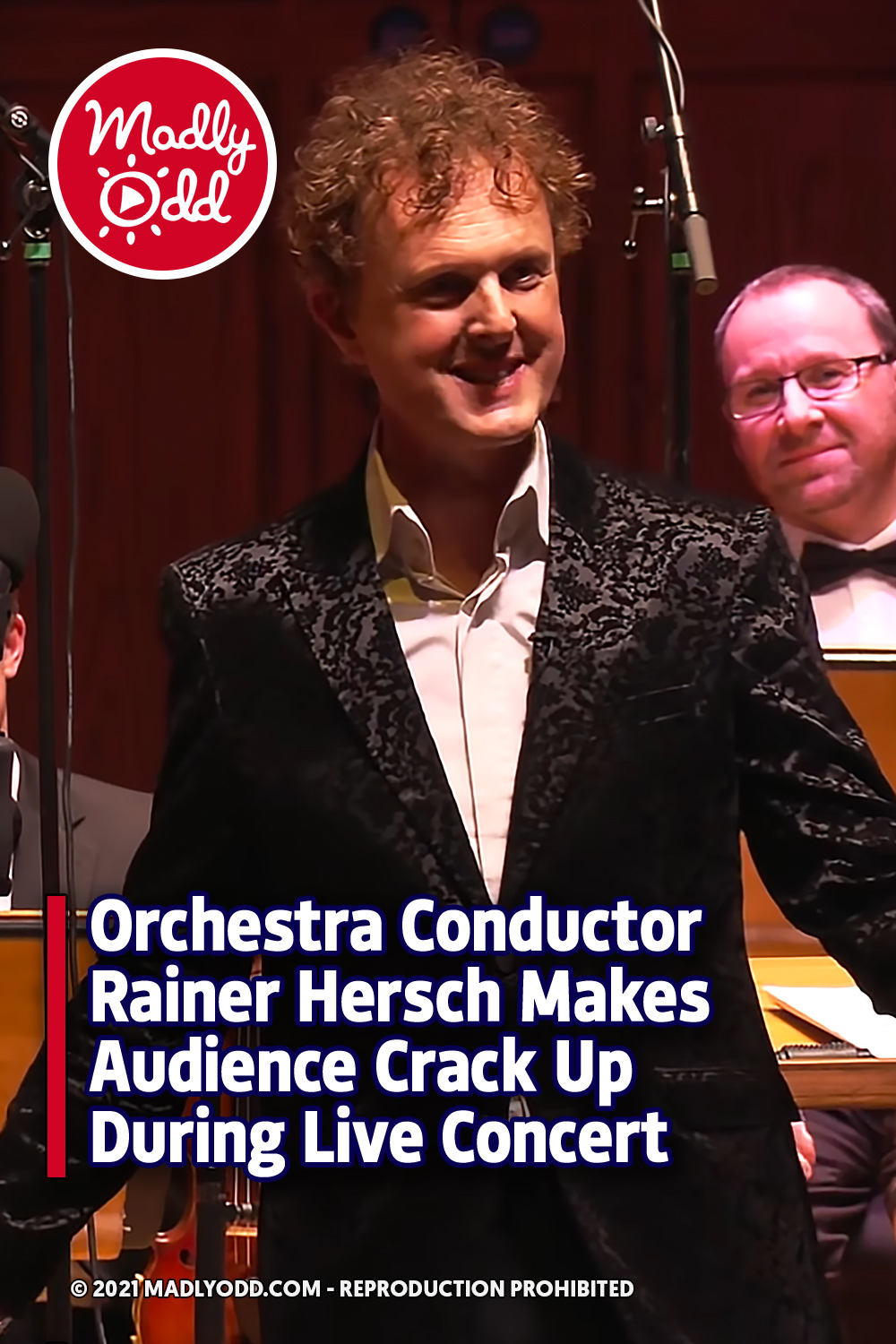 Orchestra Conductor Rainer Hersch Makes Audience Crack Up During Live Concert