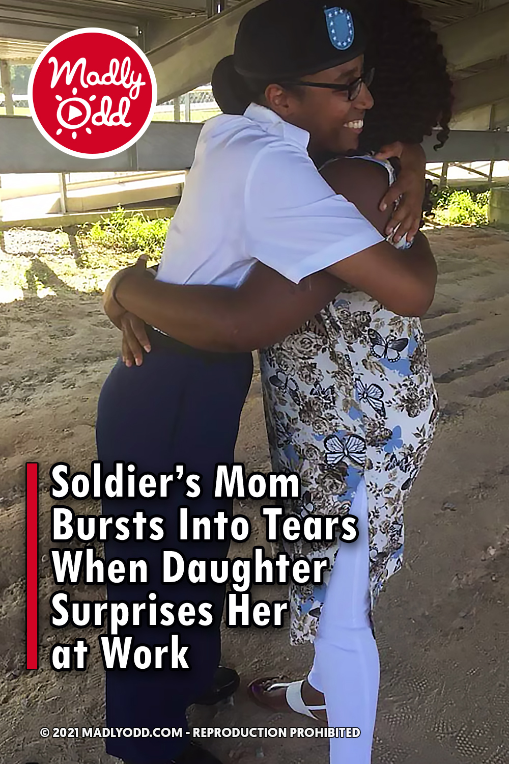 Soldier’s Mom Bursts Into Tears When Daughter Surprises Her at Work