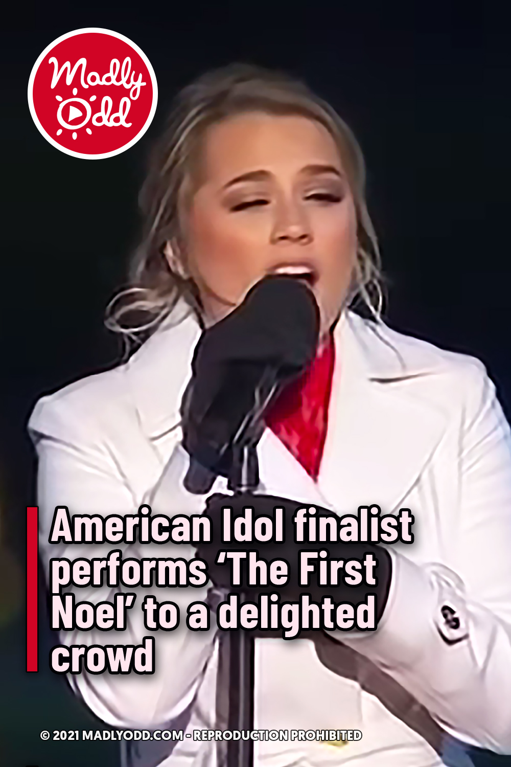 American Idol finalist performs ‘The First Noel’ to a delighted crowd