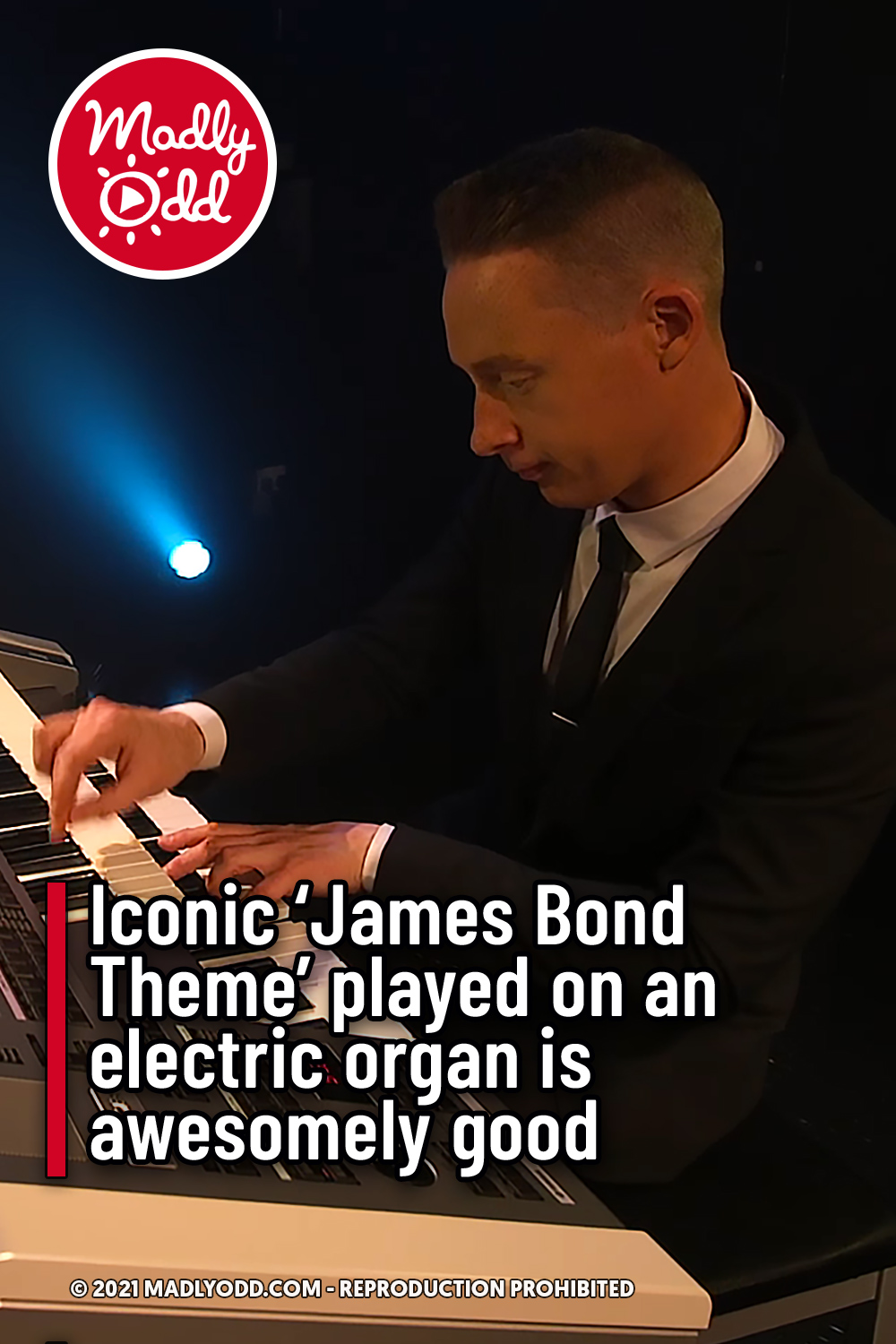 Iconic ‘James Bond Theme’ played on an electric organ is awesomely good