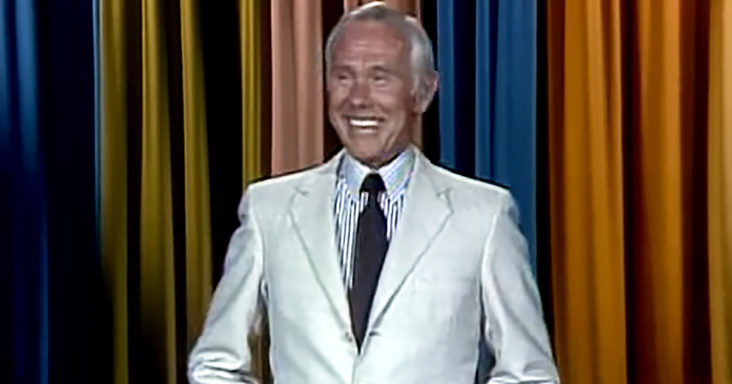 Johnny Carson crushes it in classic Tonight Show monologue from 1986