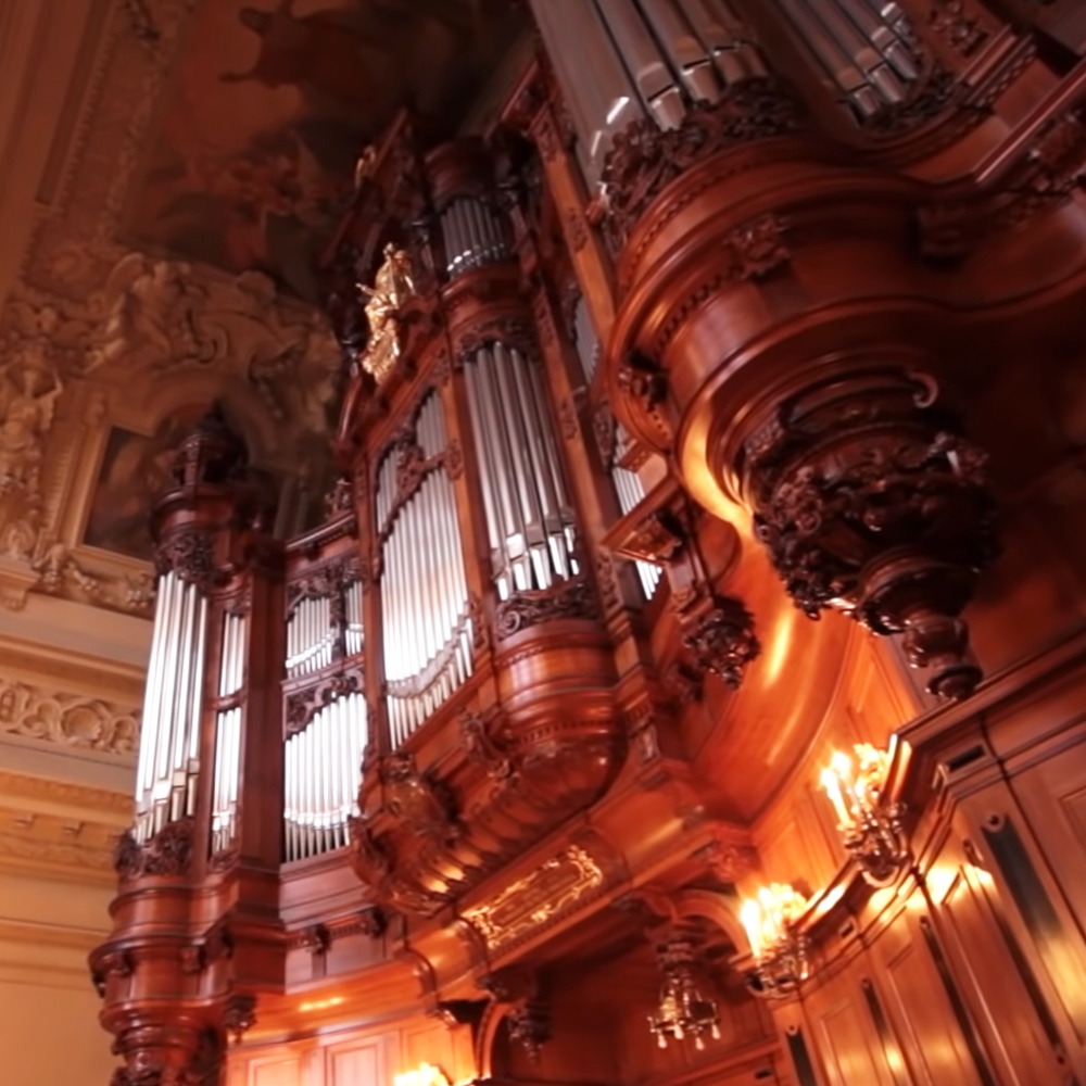 Pipe organ