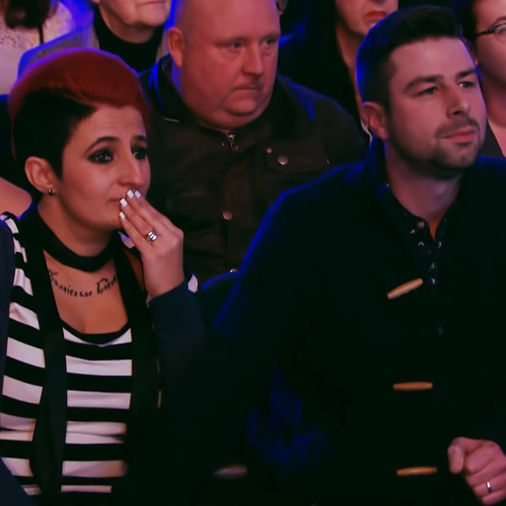 Audience listening Bailey McConnell's singing