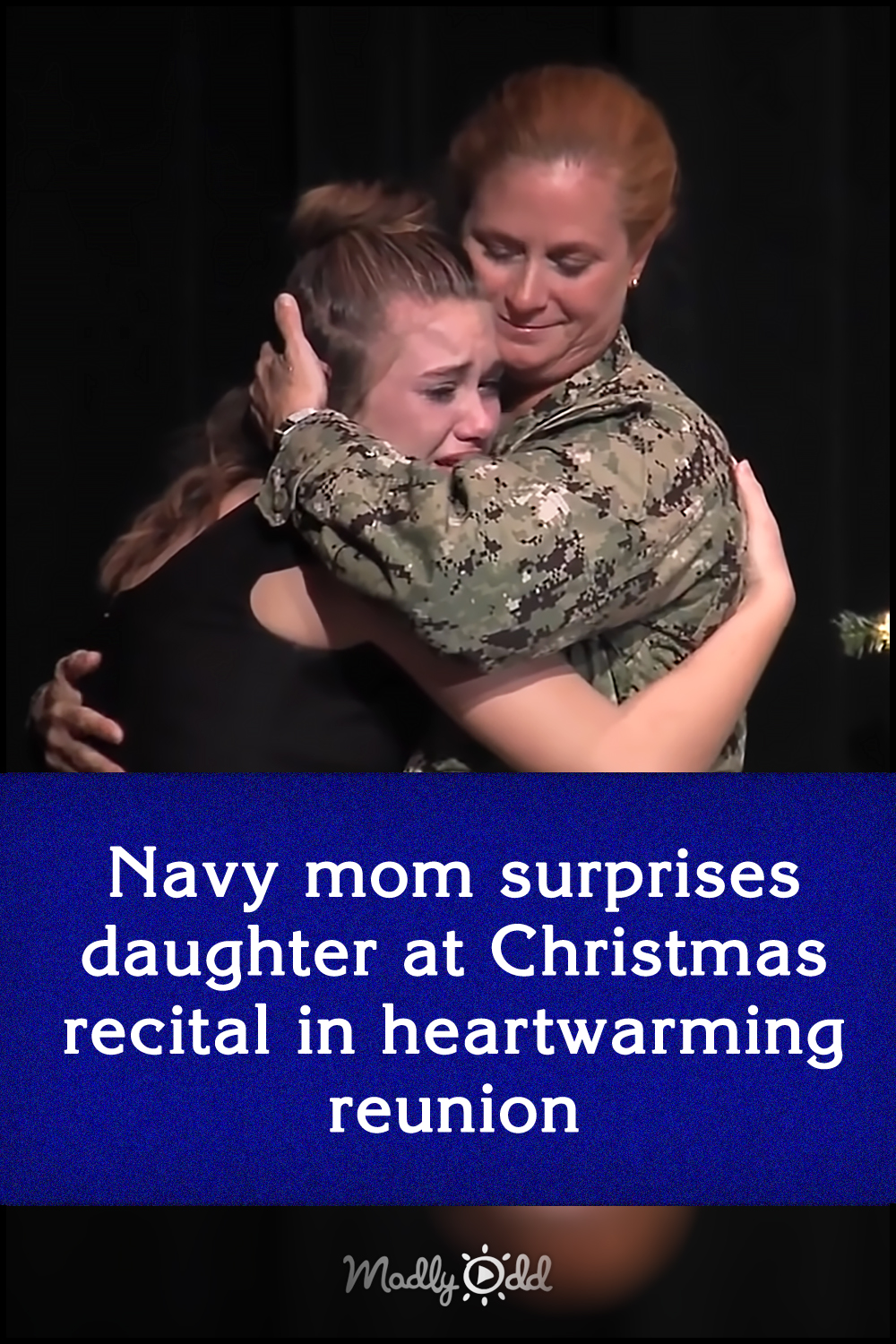 Navy mom surprises daughter at Christmas recital in heartwarming reunion
