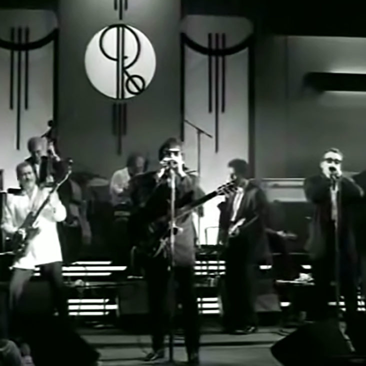 Roy Orbison performs 'Candy Man' with allstar lineup of musicians