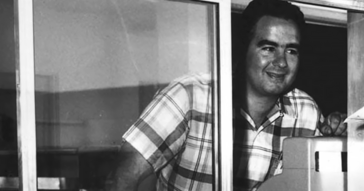 How Glen Bell founded Taco Bell and made the largest chain of Mexican