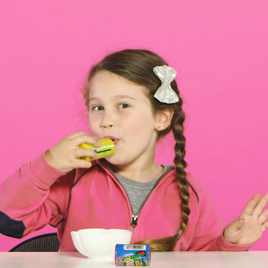 Kids try snacks from the 80s, and their reactions are priceless – Madly ...