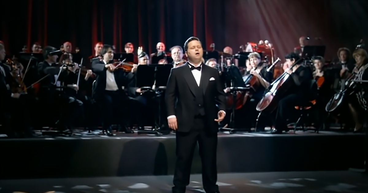 Paul Potts singing at the Kyiv Opera House