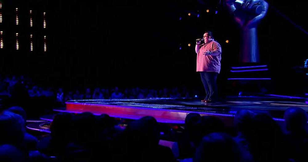 Audience yells ‘Push the Button’ as ‘The Voice’ judges sing along