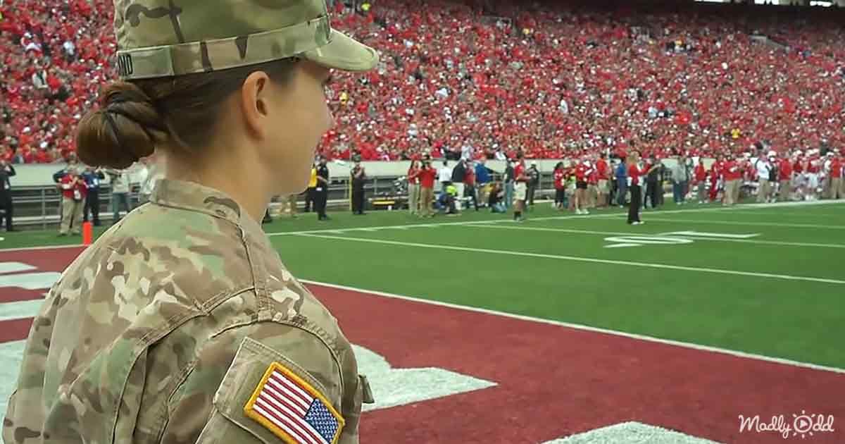 Soldier mom returns to surprise daughter