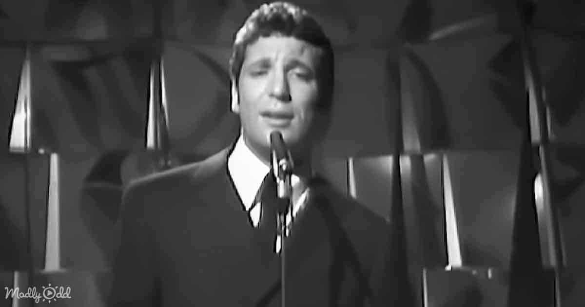 With his remarkable voice and charisma, Tom Jones sings “I’ll Never