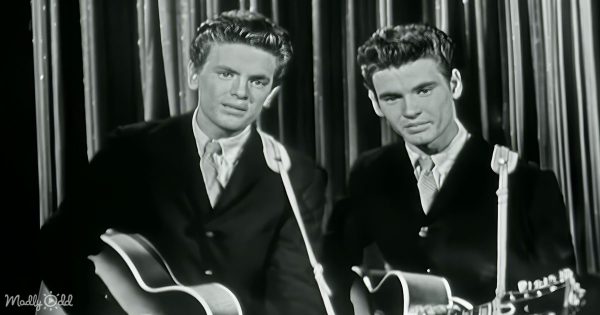 'Be Bop A Lula' performance by The Everly Brothers