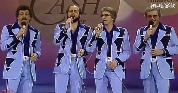 Statler Brothers on strage in blue liesure suits